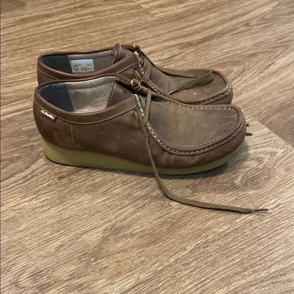 Clarks Brown Suede Loafers with Moc-Toe Stitching - Picture 1 of 2